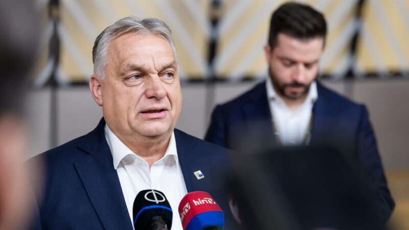 Orbán před volbami straší válkou a&nbsp;rozjíždí petici proti pomoci Ukrajině
