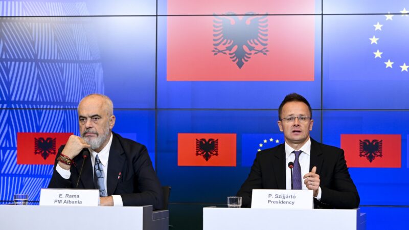 Albánie je o&nbsp;krok blíž k&nbsp;EU. Unie otevřela první vyjednávací kapitoly přístupových rozhovorů