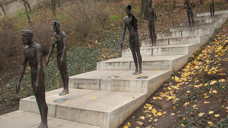 Rusko se snaží přepisovat dějiny, varuje skupina lídrů. Po EU chtějí posílit ochranu historické paměti