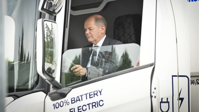 Nákladní auta na baterie či vodík by mohla brázdit silnice ve velkém už v&nbsp;roce 2040