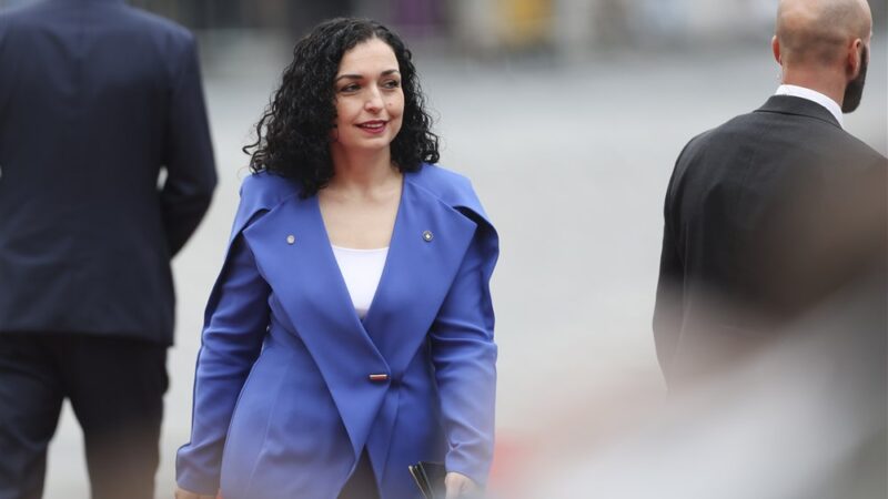 Kosovo oficiálně podává přihlášku do EU. V&nbsp;Praze ji převezme české předsednictví 