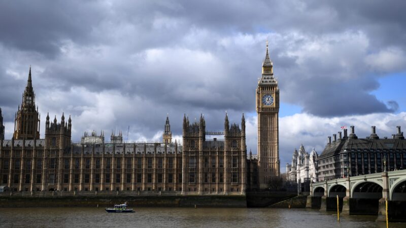 Dohoda o&nbsp;severoirském protokolu je na světě, Sunak ji teď musí prosadit doma