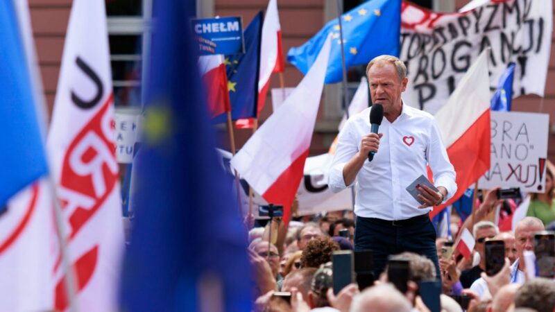 Polsko zmírnilo Lex Tusk. Bude vydávat hanopisy na politiky