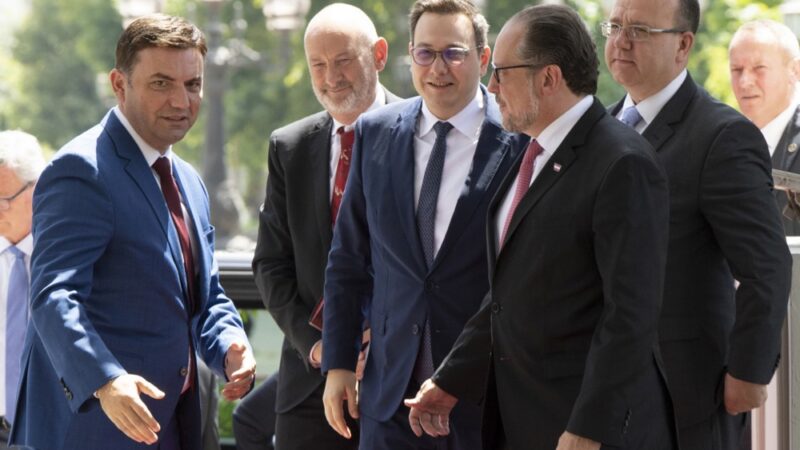 Severní Makedonie na rozcestí: Cestu do EU brzdí opozice, „slavkovští“ ministři přivezli zemi podporu