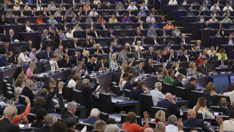 Zrušte pakt s&nbsp;diktátorem. Europoslanci se přou o&nbsp;„zákulisní“ migrační dohodu s&nbsp;Tuniskem