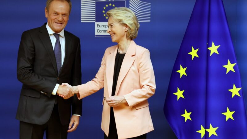 Tusk v&nbsp;Bruselu bojuje za odblokování polských peněz z&nbsp;evropských fondů