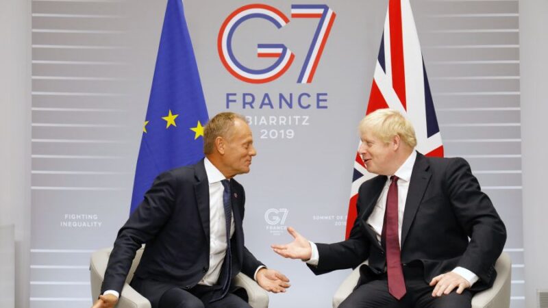 Osud brexitu je podle Johnsona nyní v&nbsp;rukou EU. S&nbsp;Tuskem se ale neshodne