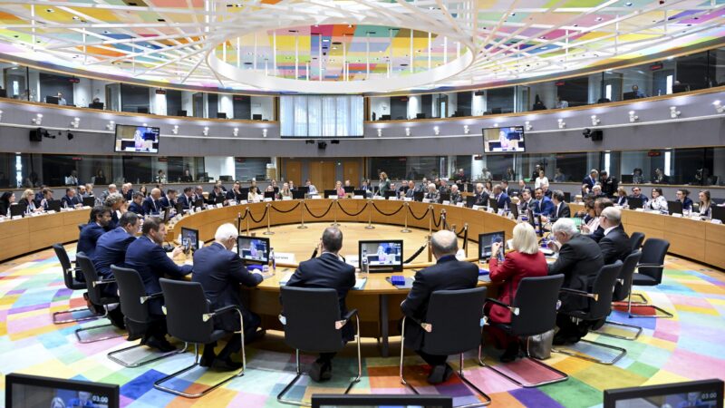 Unie schválila 17. balík sankcí vůči Rusku, cílí na lodě i&nbsp;soudce Navalného