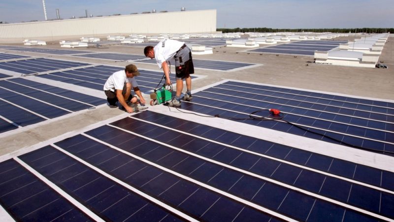 Průmysl se neobejde bez velkých obnovitelných zdrojů energie, národní plány tomu však neodpovídají
