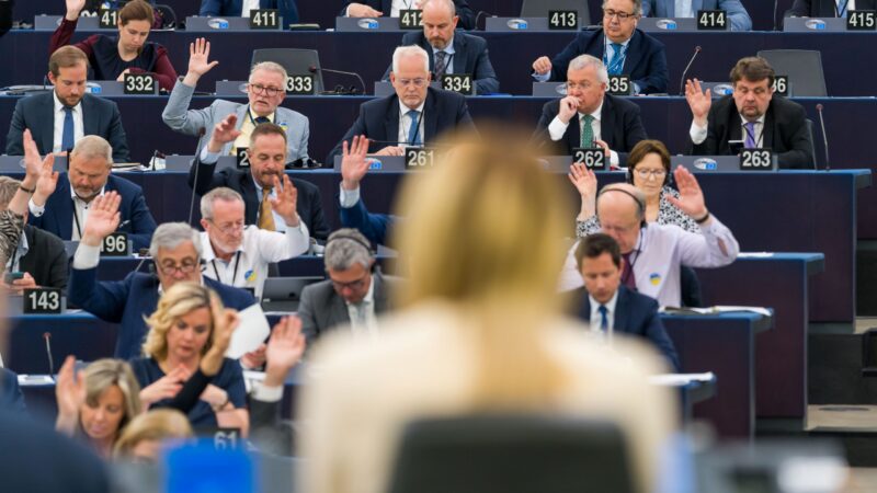 Europoslanci nepodpořili rozšíření emisního trhu o&nbsp;vytápění budov a&nbsp;dopravu, část balíku Fit for 55 se vrací do výboru