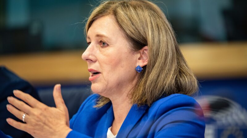 Státy EU chtějí častěji sledovat novináře. Bezpečnost není bianko šek na odposlechy, reaguje Jourová