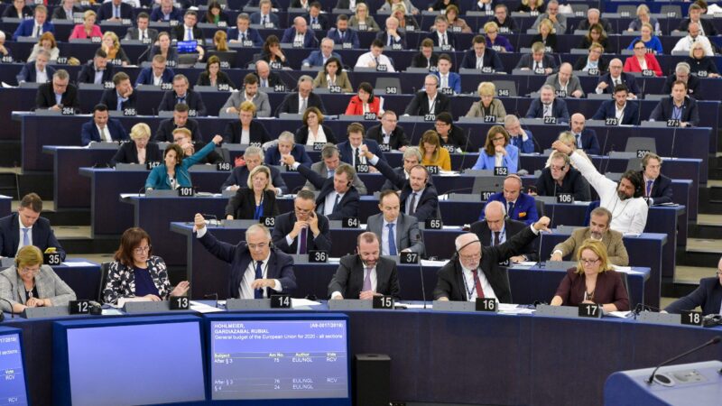 Evropský parlament poprvé zasedne v&nbsp;novém složení. Co má na programu?