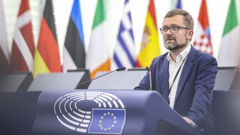 Podcast: Nepolévejte obrazy polévkou, ptejte se politiků, jak hodlají klimatickou krizi řešit, říká Peksa