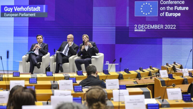 Dozvuky Konference o&nbsp;budoucnosti Evropy: Občané jsou nespokojení, europoslanci vyhrožují kvůli konventu