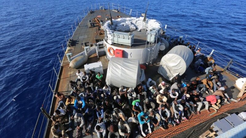 Salvini: 148 migrantů zůstane na palubě lodi Diciotti, dokud si je nerozdělí země EU