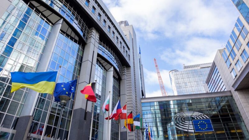 Země EU by měly dovolit Ukrajině zasahovat vojenské cíle v&nbsp;Rusku, apeluje skupina europoslanců