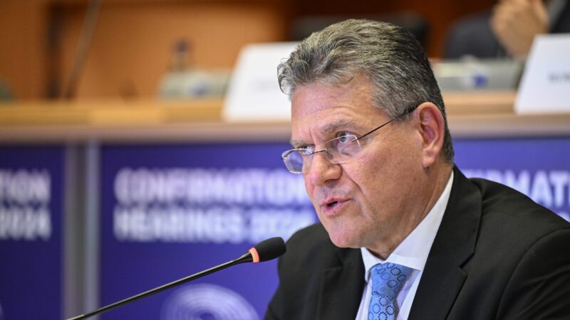 Grilování Šefčoviče: Nikdy neobětuji evropské zemědělství kvůli obchodu, ujistil poslance