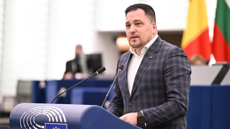 Zdechovský nemůže být jako europoslanec v&nbsp;aktivních zálohách. Měl by je opustit, rozhodl soud