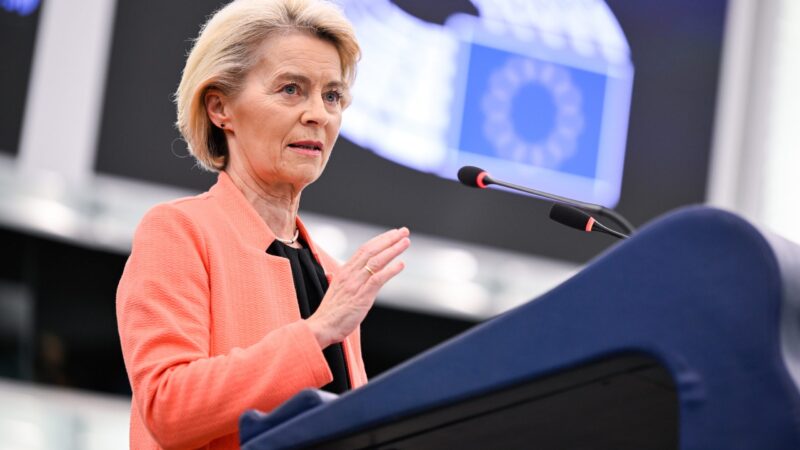 Čína umožňuje Rusku válčit, varovala von der Leyen před europoslanci