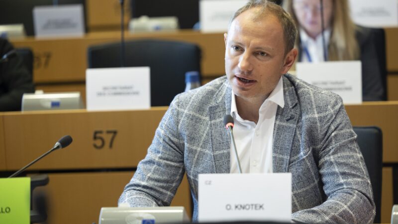 Ondřej Knotek povede za EP vyjednávání o&nbsp;novém klimatickém cíli. Návrh ostře kritizuje