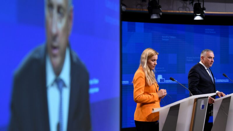 EU chce zastropovat ceny plynu, vysoké zisky energetických firem mají získat domácnosti