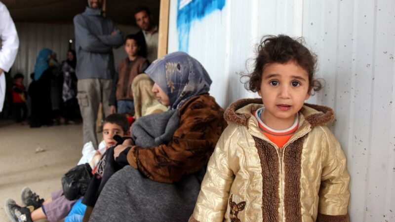 Kolik stojí převaděči a&nbsp;jak to vypadá v&nbsp;uprchlickém táboře? Projděte si cestu migrantů do Evropy