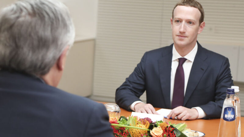 Zuckerberg se kál v&nbsp;Parlamentu. „Nedostali jsme odpovědi,“ zlobí se europoslanci