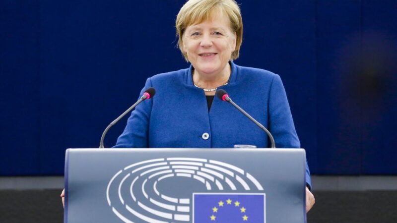 Nenechme Evropany na holičkách, vyzvala dnes v&nbsp;europarlamentu členské státy kancléřka Merkelová