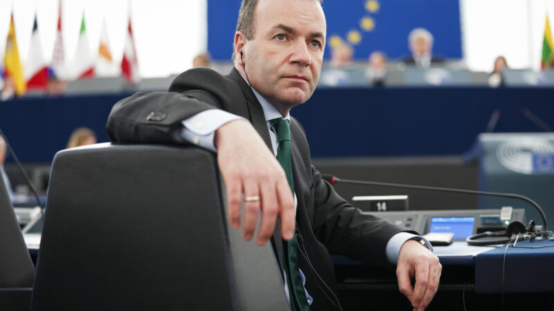 Manfred Weber: Kritizovat EU je v&nbsp;pořádku, Orbánova kampaň proti Junckerovi je však nepřijatelná