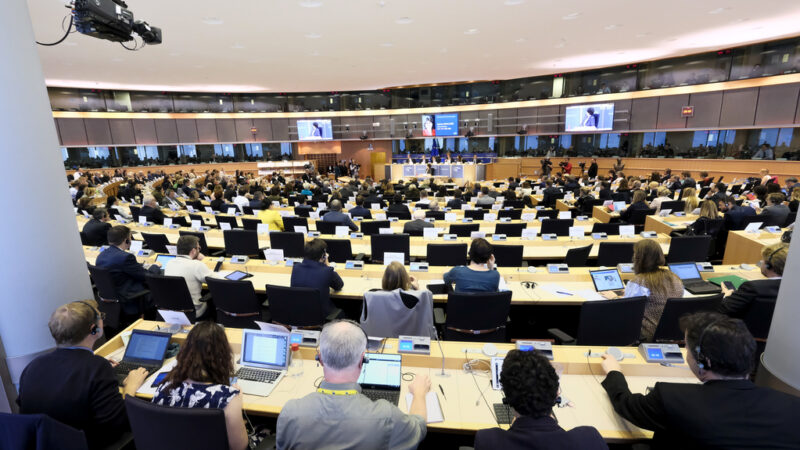 Tři noví kandidáti na komisaře dostali zelenou od právního výboru EP. Francouz prošel těsně