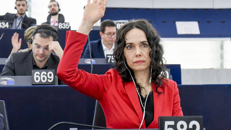 Demokratické země se musí spojit proti Číně. Jinak nás ovládne, říká europoslankyně Lexmannová