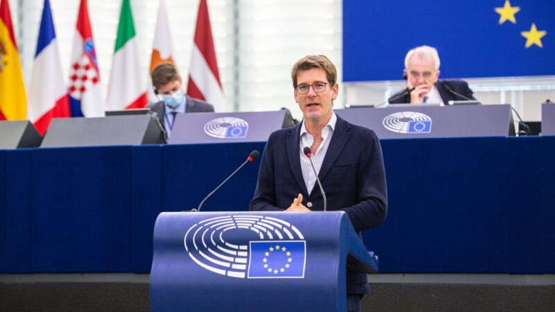 Balíček Fit for 55 nesmí dopadnout na nejchudší obyvatele, vzkazují europoslanci