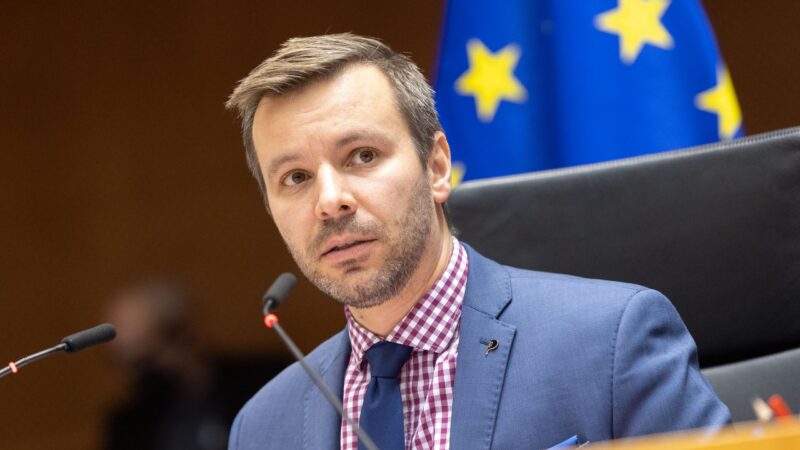 Kolaja: Lidé na sociálních sítích padají do „králičích nor“. Nová regulace tomu může bránit