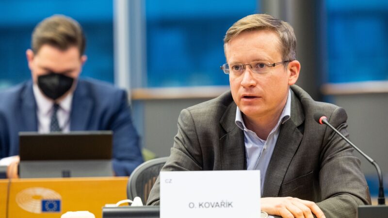 Podcast: České „ne“ směrnici o&nbsp;energetické dani je správný krok, říká europoslanec Kovařík