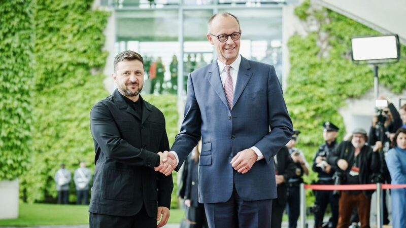 Zelenskyj bude v&nbsp;Berlíně po boku Merze jednat s&nbsp;Trumpem o&nbsp;Ukrajině