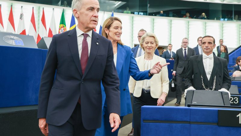Kanada a Evropa jsou silnější spolu, přidružené členství vítáme, řekl Carney