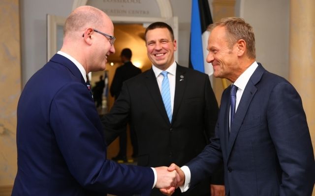 Komunikace mezi státy EU vázne. Řešení je na Donaldu Tuskovi