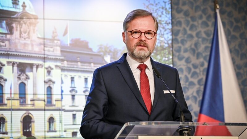 Česko embargo na ruskou ropu podpoří, chce ale odklad, říká premiér Fiala