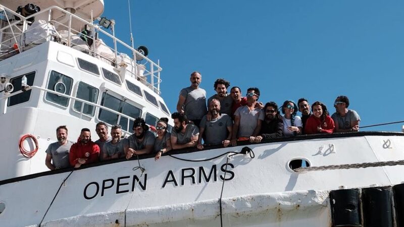 Soud dal za pravdu organizaci, která zachránila 216 migrantů z&nbsp;potopeného člunu