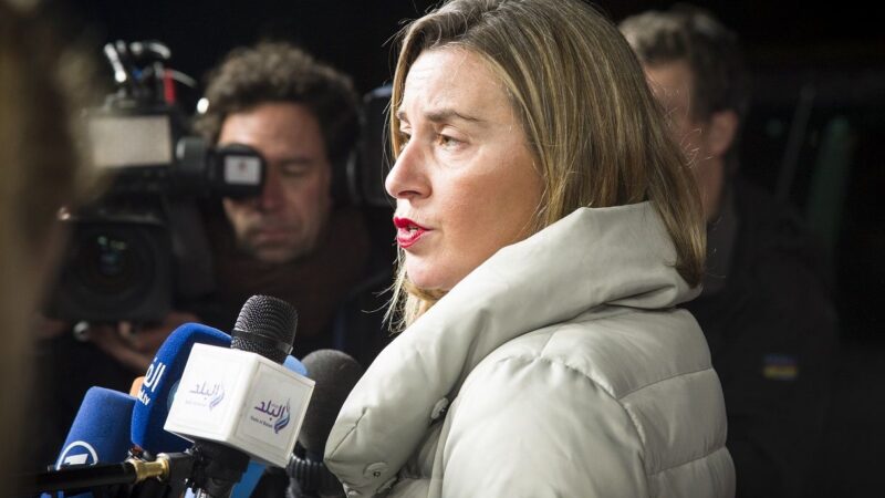 O Jeruzalému se dohodněte s&nbsp;Izraelci, řekne dnes Abbásovi EU