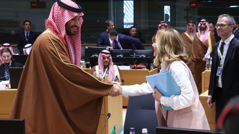 Evropané vzali na milost „vražedného prince“, potřebují totiž státy Zálivu