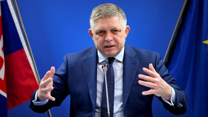 Slovensko podléhá dezinformacím. Ruskou propagandu šíří i&nbsp;vláda, varují experti