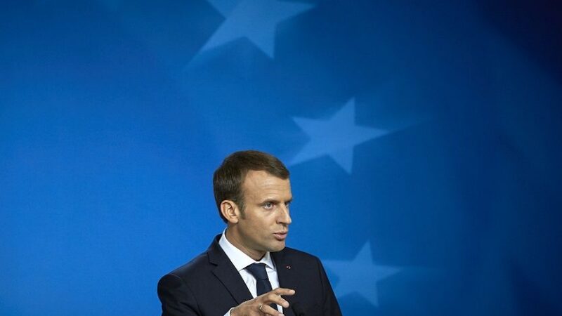 Macron: Jednáním o&nbsp;brexitu nesmí EU promarnit příliš mnoho času