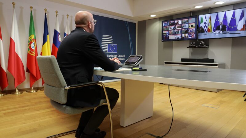 S úderem krize chránil každý stát jen sebe a&nbsp;své občany. „Neosobní“ summit může oživit opomíjenou solidaritu