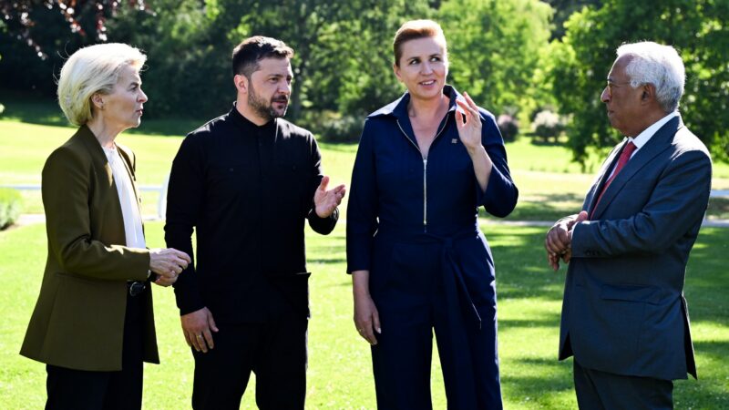 Chceme spravedlivý mír, zvýšíme tlak na Rusko, slibují evropští lídři v&nbsp;prohlášení na podporu Trumpa