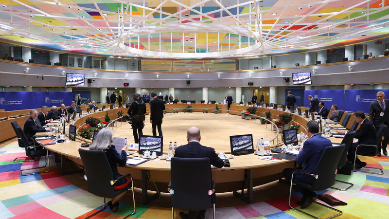 Druhý den summitu EU se nese v&nbsp;duchu migrace a&nbsp;konfliktu mezi Izraelem a&nbsp;Hamásem