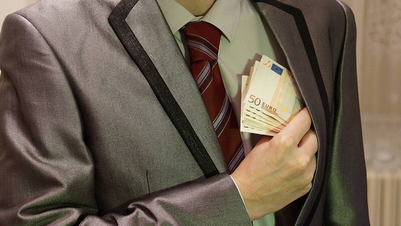 Vláda neumí čelit korupci, myslí si Češi