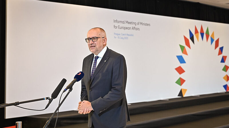 Příštím českým eurokomisařem by mohl být Bek nebo Farský, píše iROZHLAS