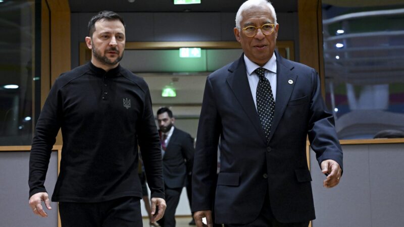 Lídři zemí EU jednají o&nbsp;posílení armád a&nbsp;podpoře Ukrajiny. Zelenskyj to uvítal