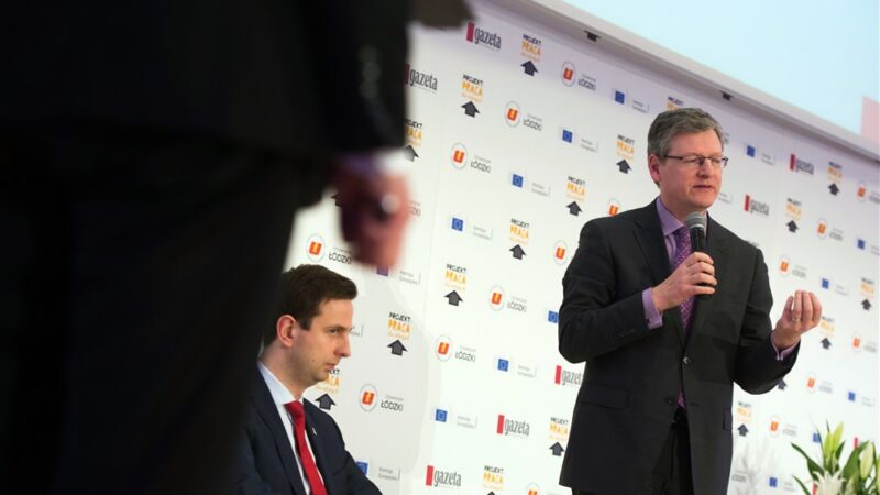 EU musí řešit ekonomické problémy spolu s&nbsp;těmi sociálními, shodli se experti